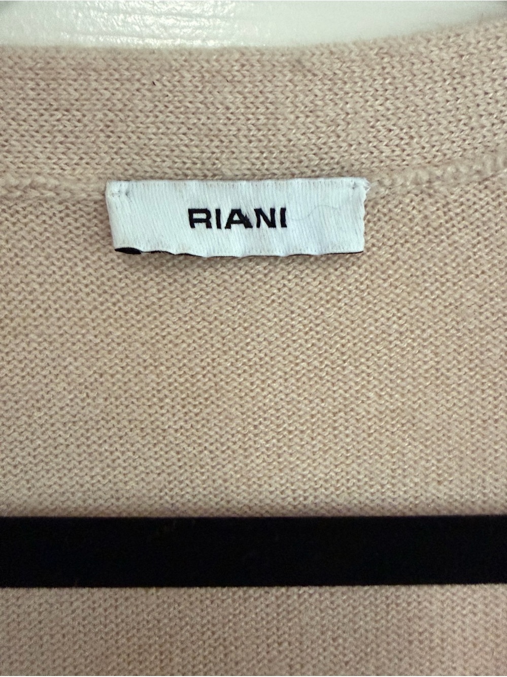 RIANI Luxury Beige V-Neck Cardigan - 50% Merino Wool, 30% Silk, 20% Cashmere- 16 - Picture 4 of 10